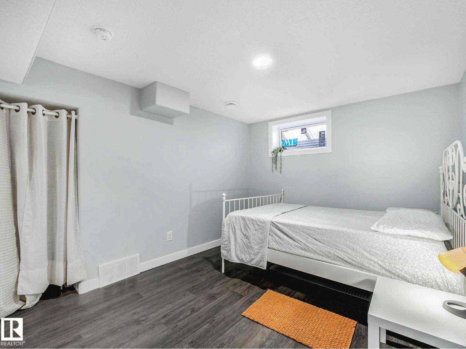 9207 169 ST NW - 40
