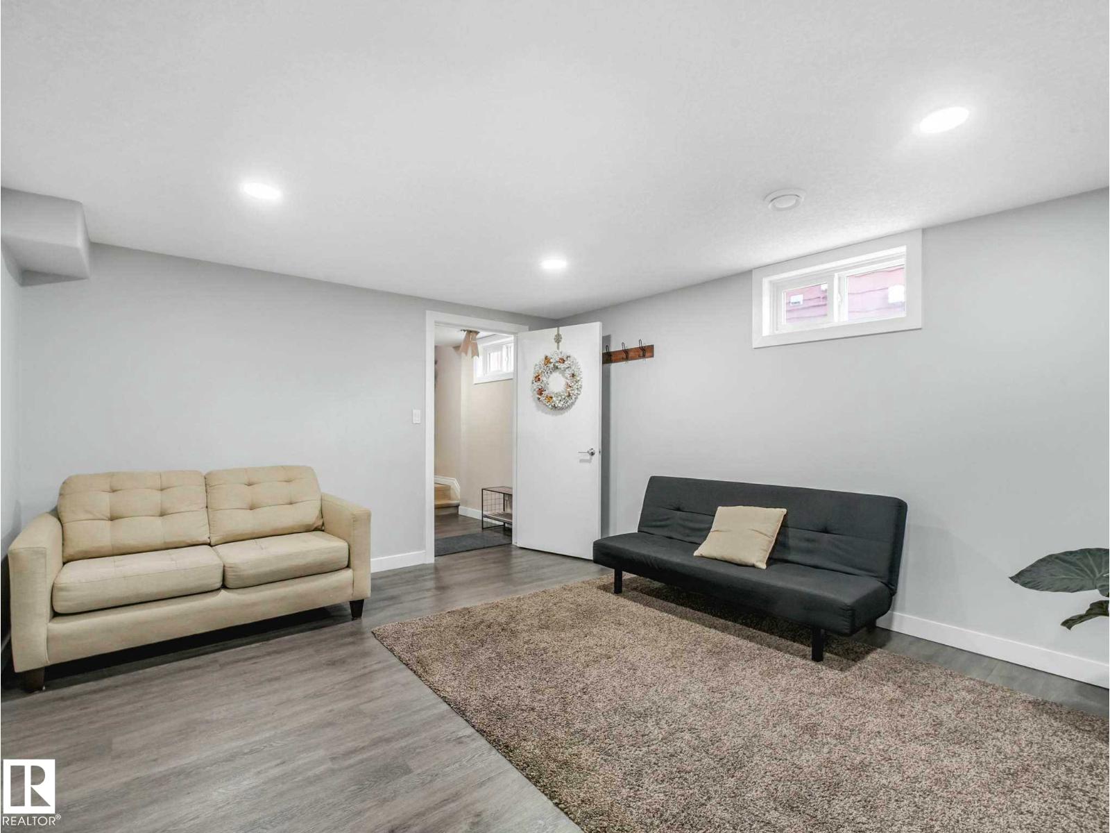 9207 169 ST NW - 44