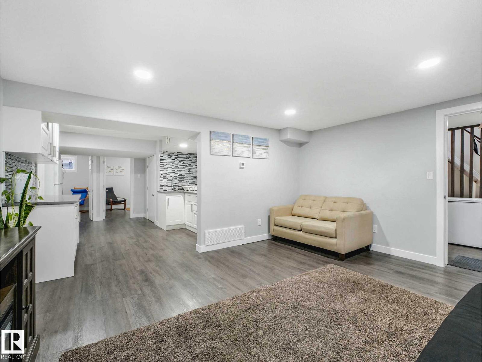9207 169 ST NW - 45