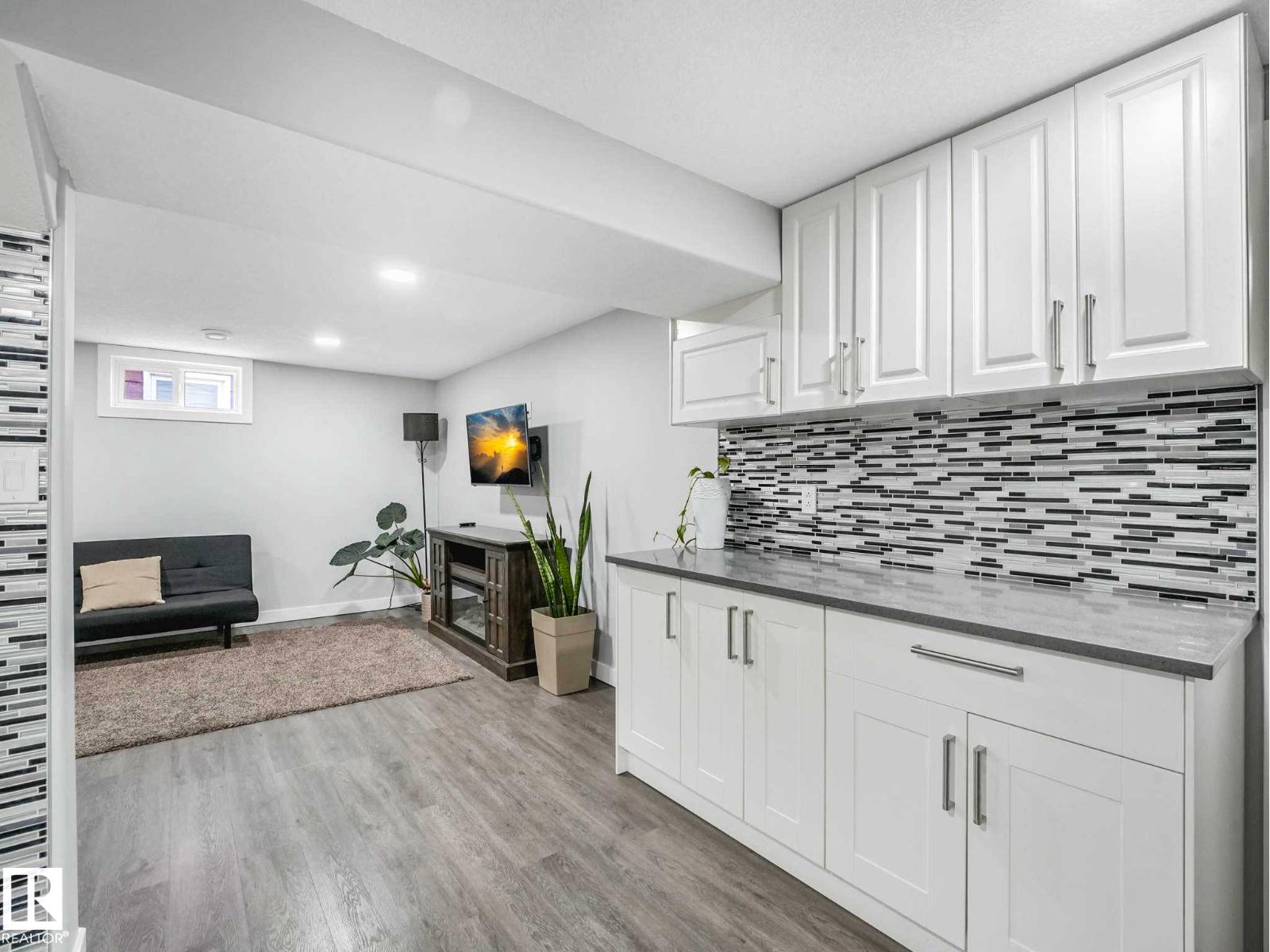 9207 169 ST NW - 49