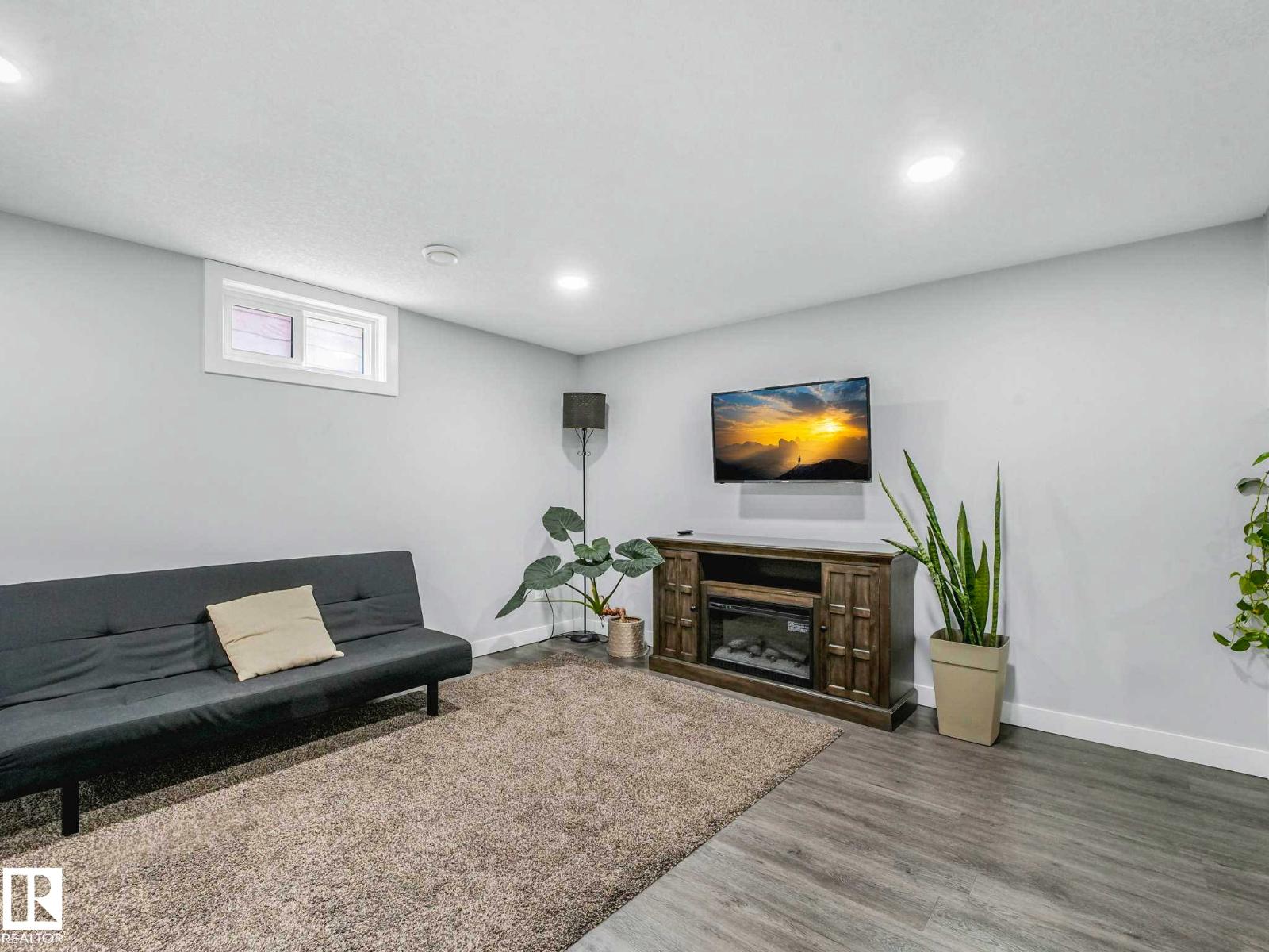 9207 169 ST NW - 57