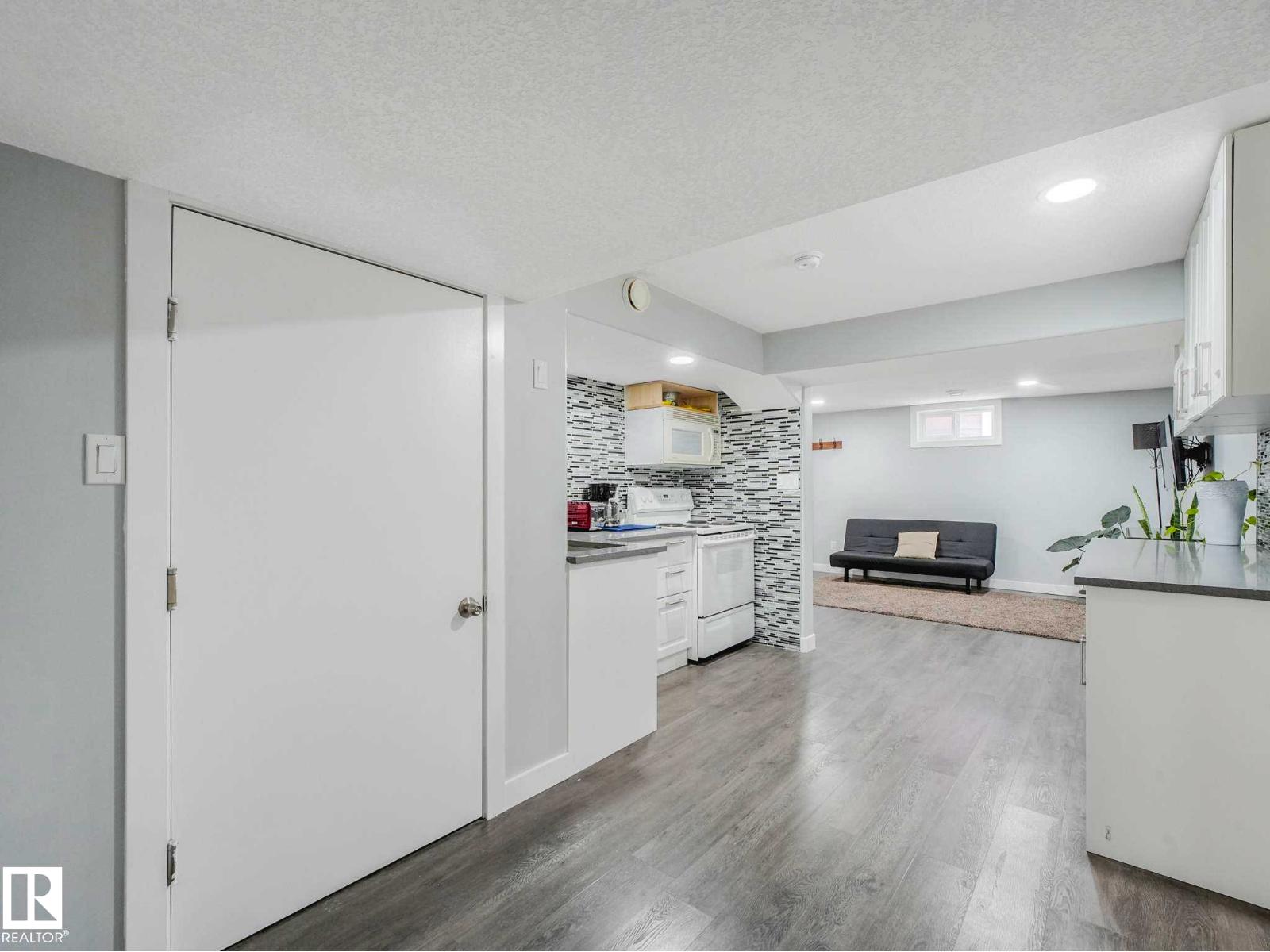 9207 169 ST NW - 58