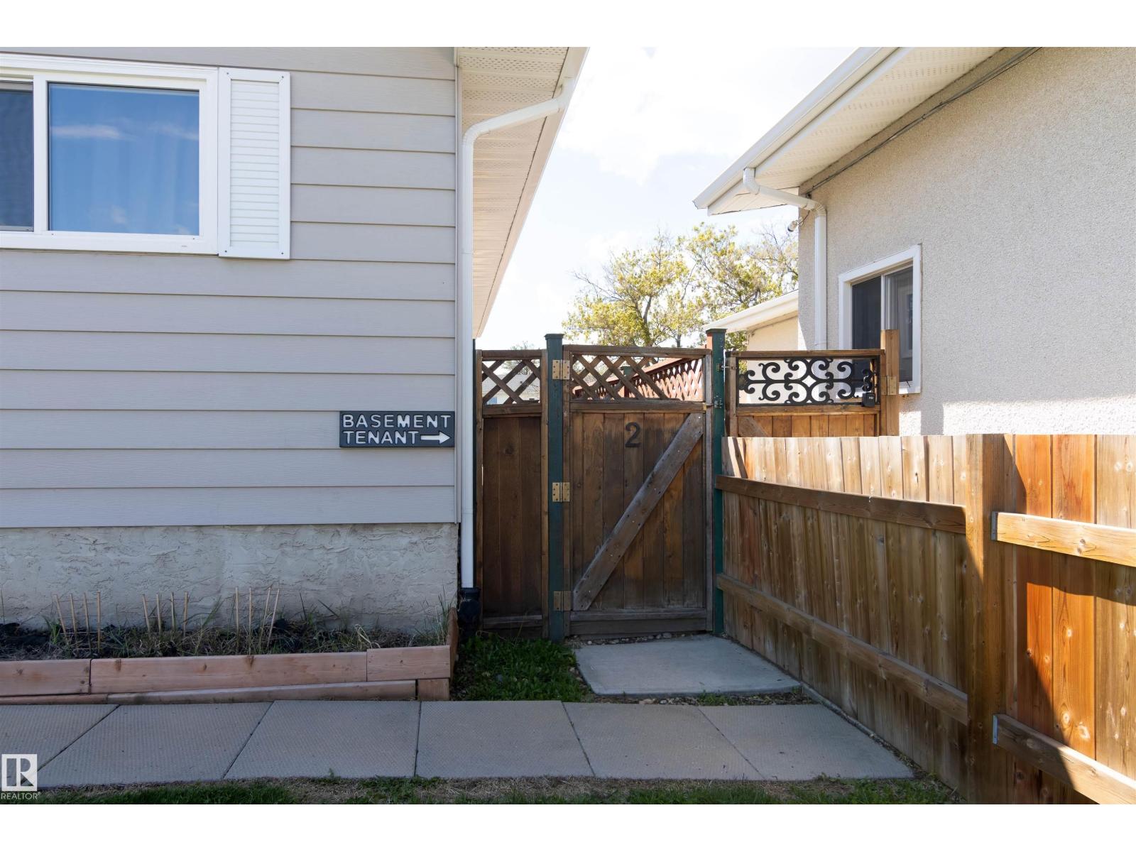 7115 39A AV NW - 24