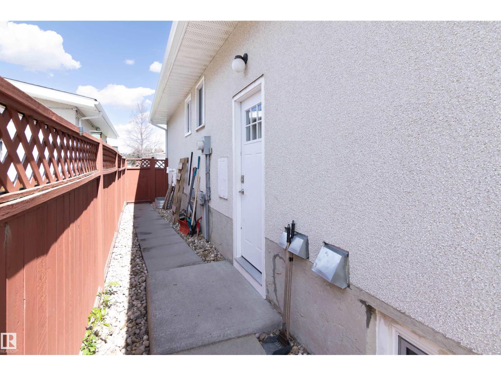 7115 39A AV NW - 25