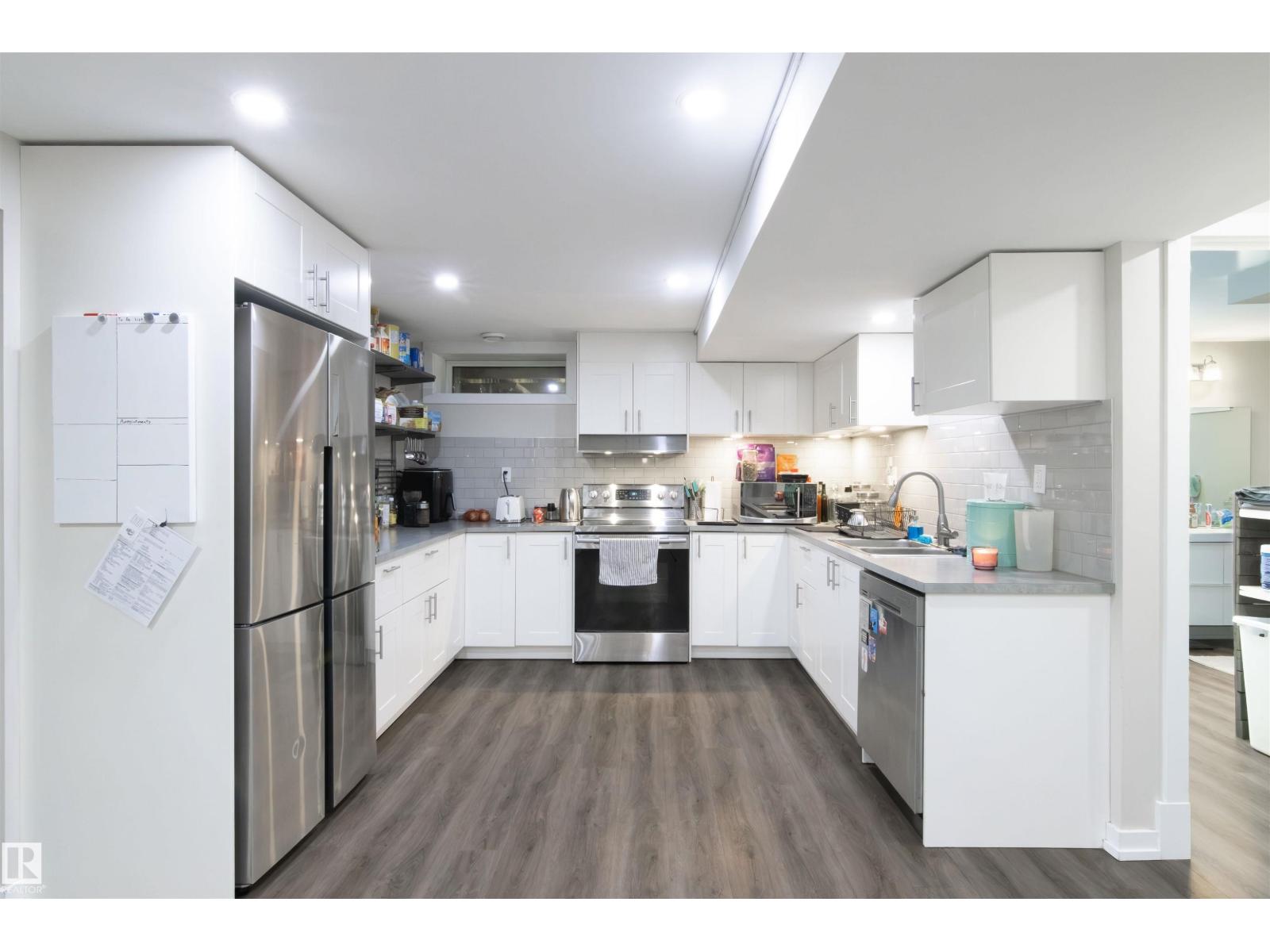 7115 39A AV NW - 27