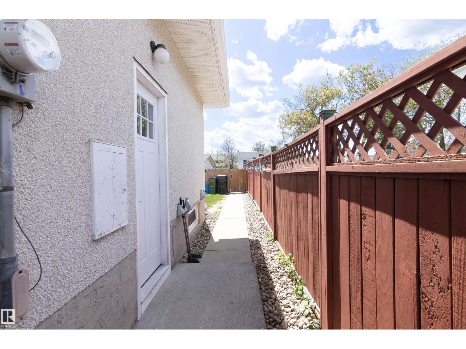 7115 39A AV NW - 40