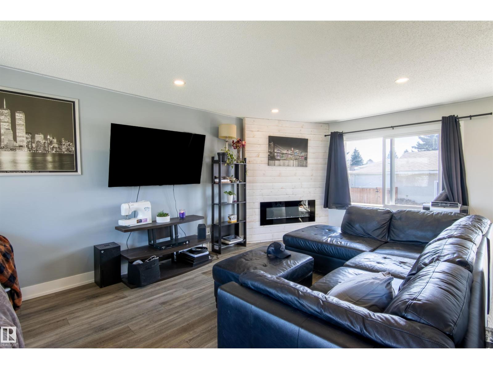 7115 39A AV NW - 7