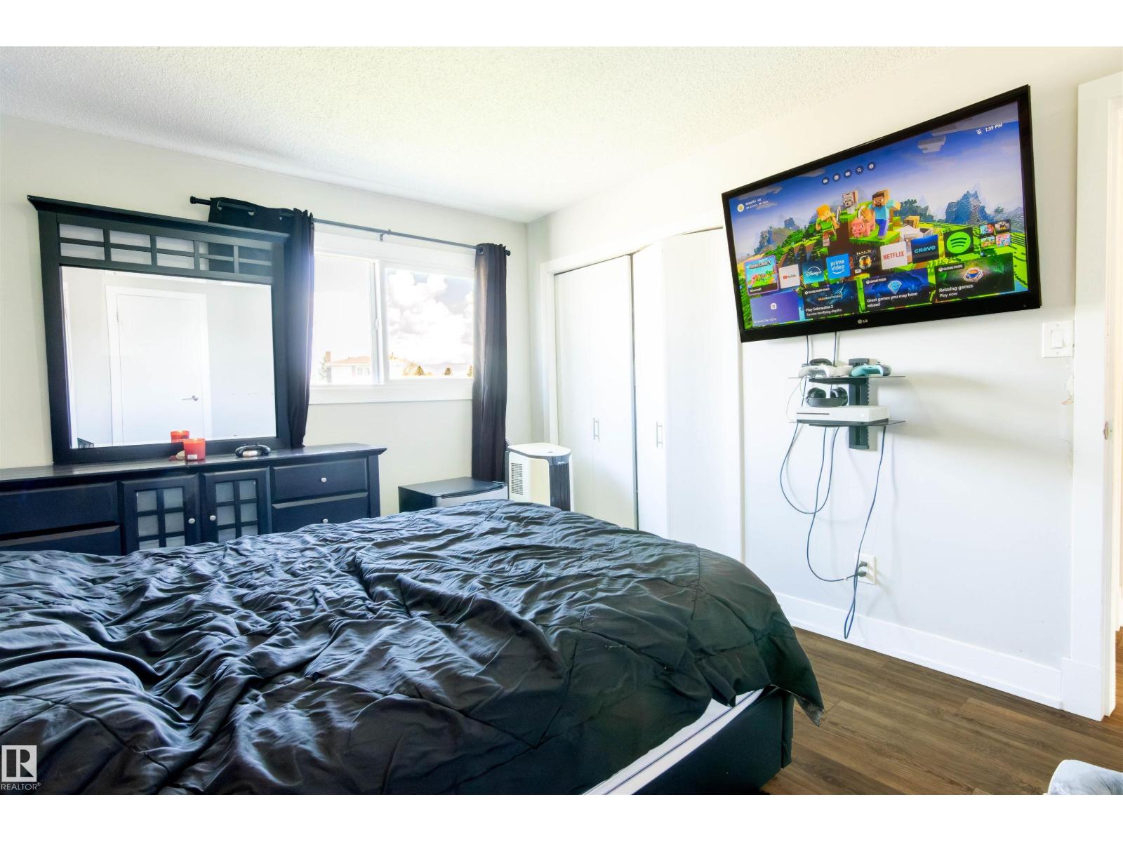 7115 39A AV NW - 9