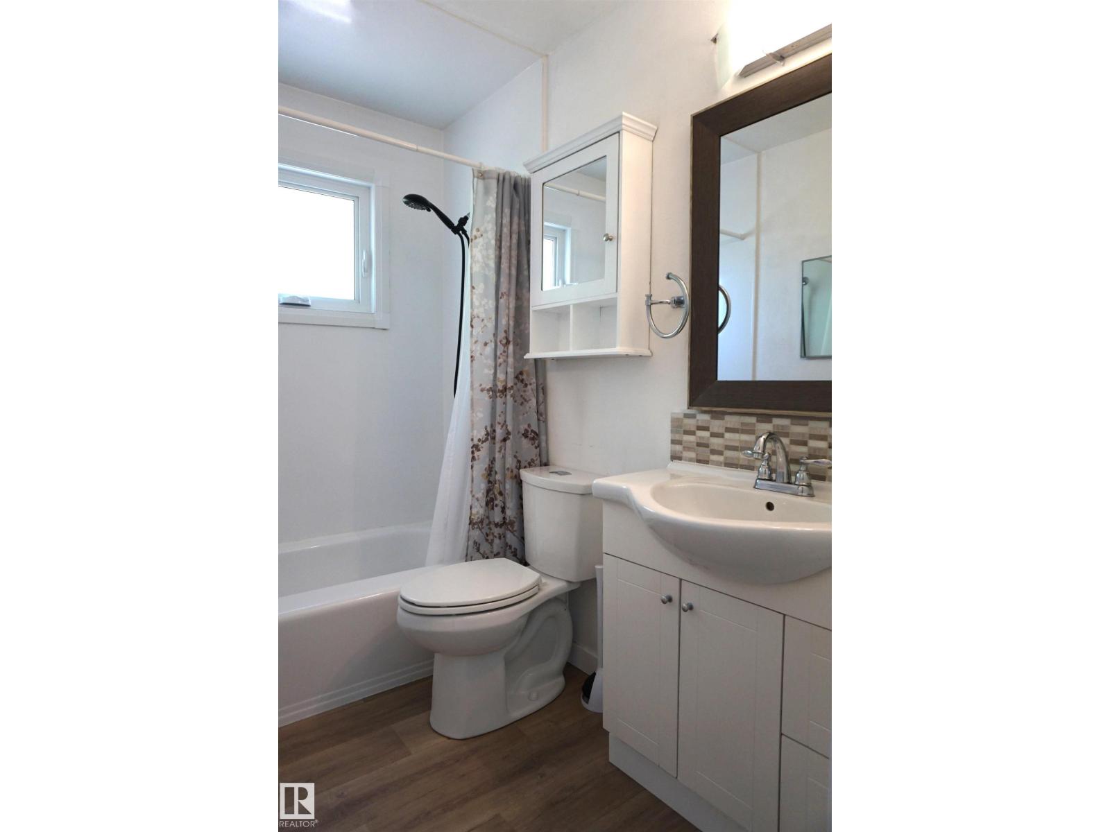 106 GREENGROVE AV - 24