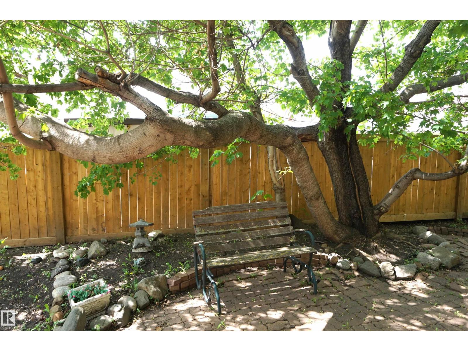 106 GREENGROVE AV - 40
