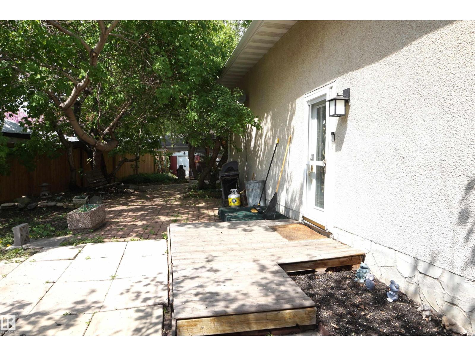 106 GREENGROVE AV - 41