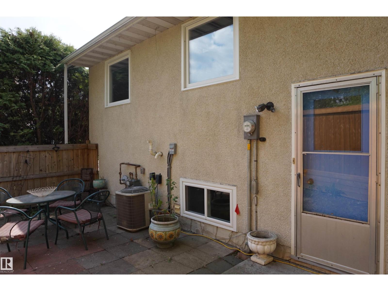 106 GREENGROVE AV - 50