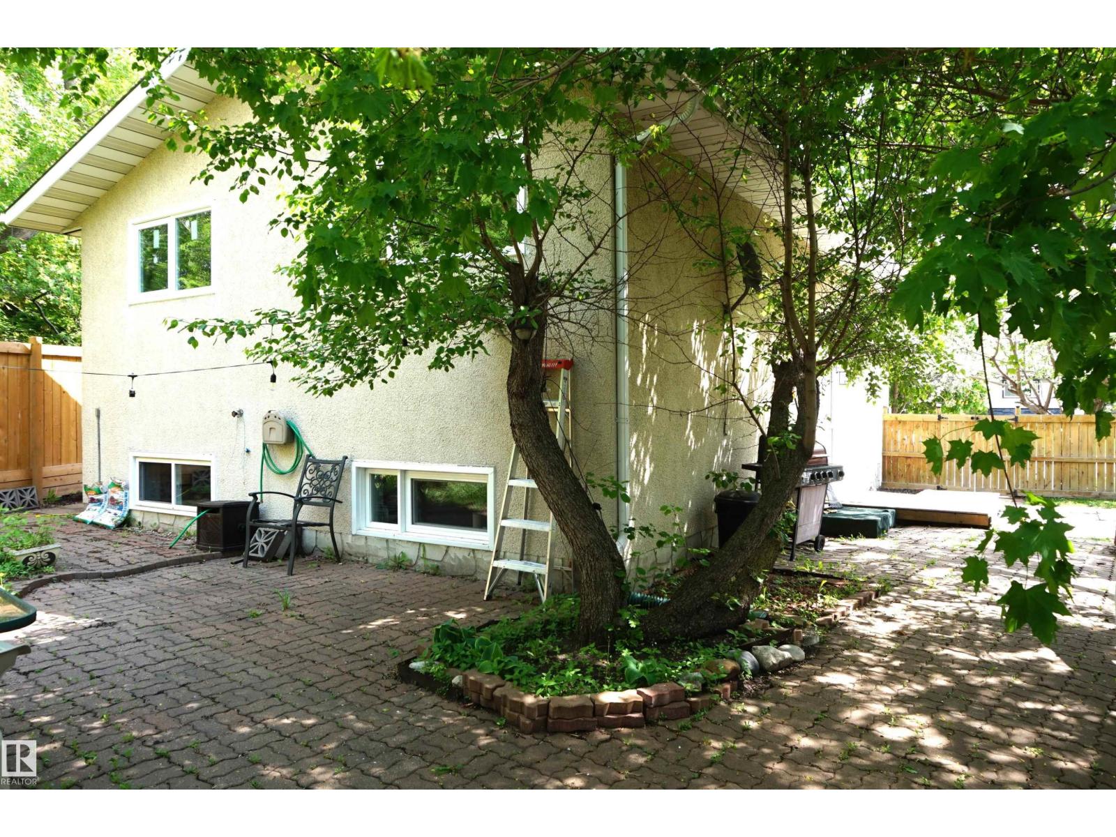 106 GREENGROVE AV - 51