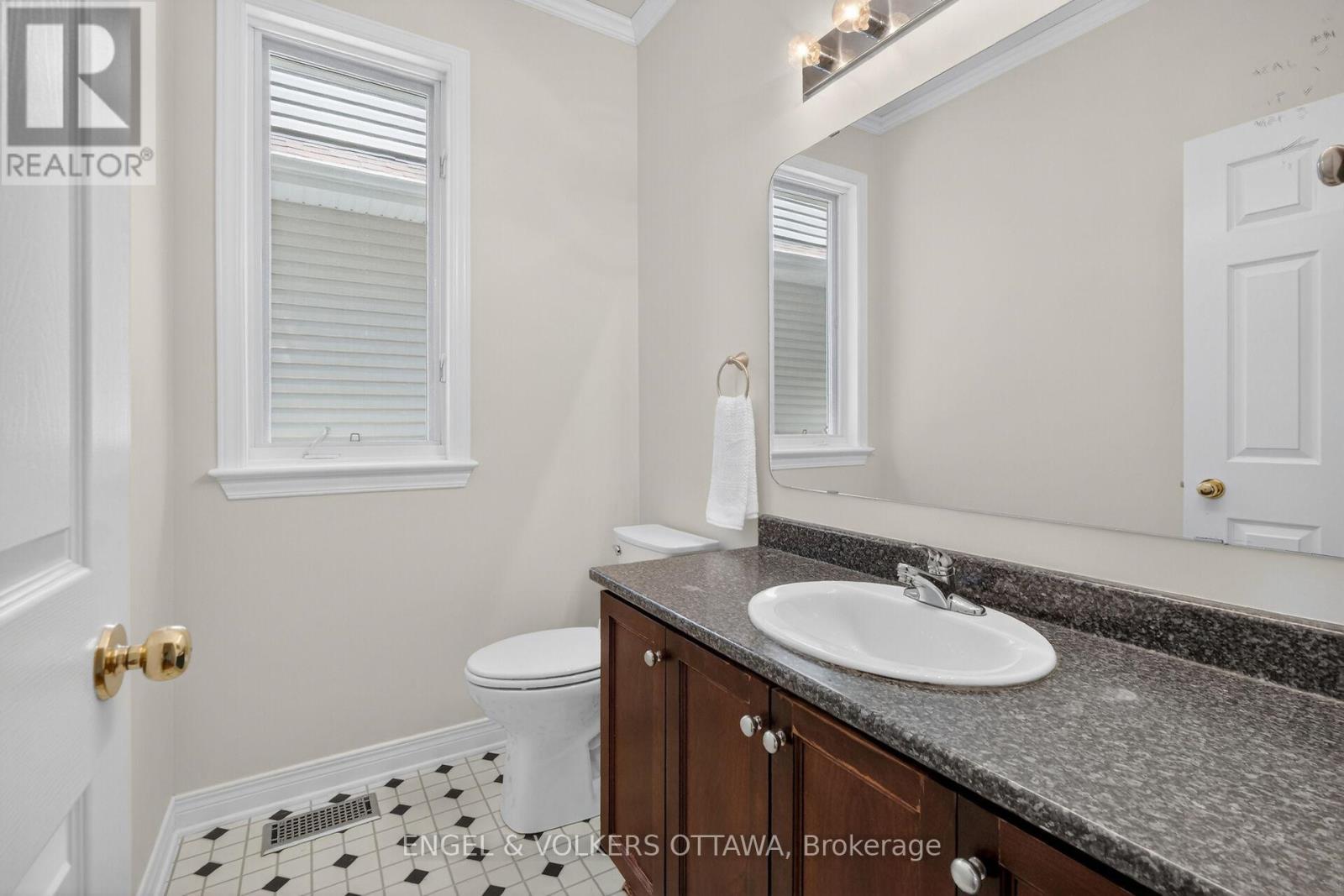 844 SWALLOWTAIL CRESCENT - 21