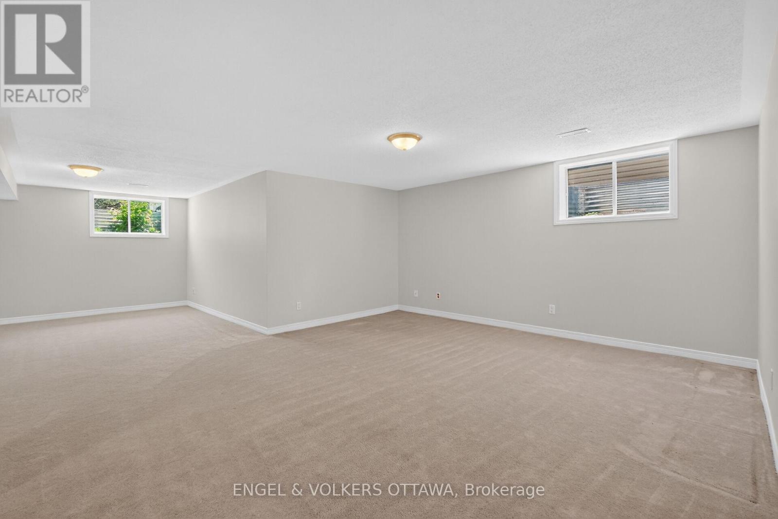 844 SWALLOWTAIL CRESCENT - 22