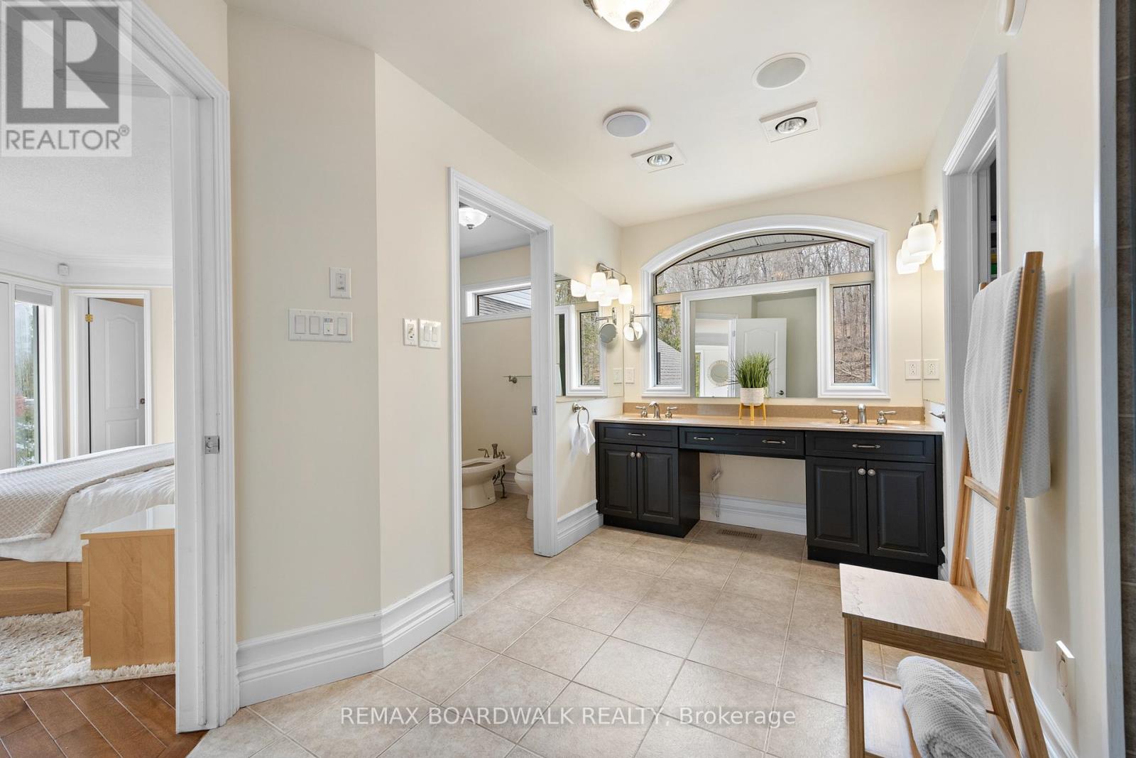 101 ARTHUR ROAD - 21