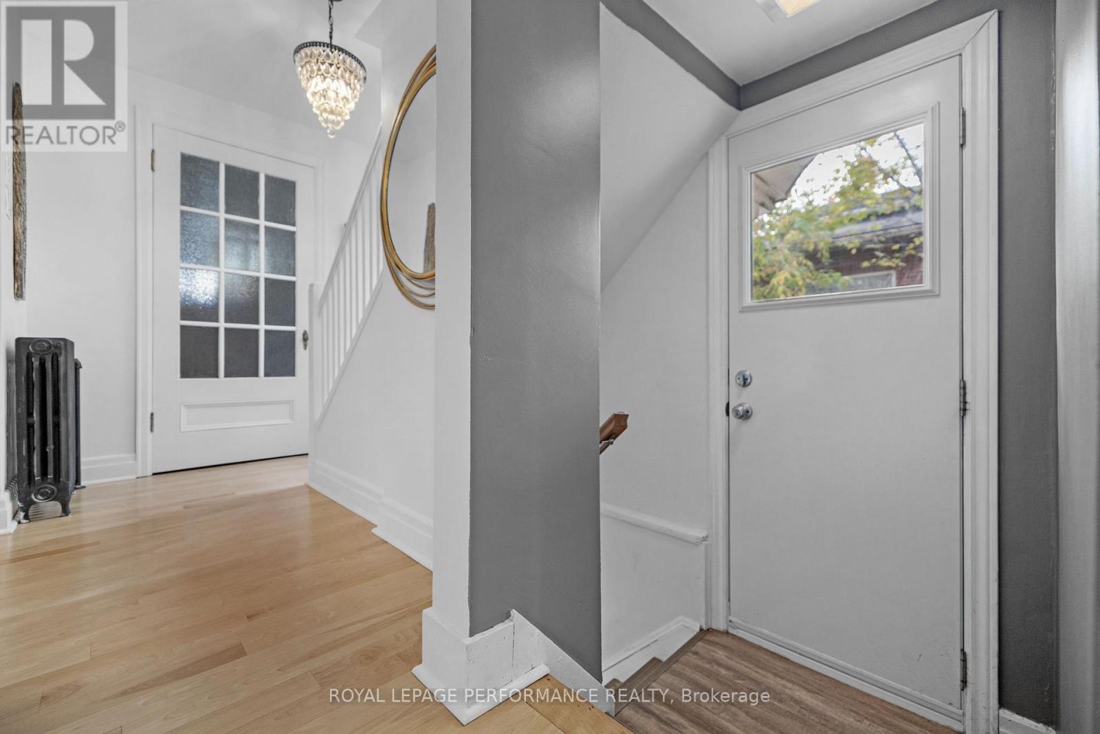 81 IVY CRESCENT - 23