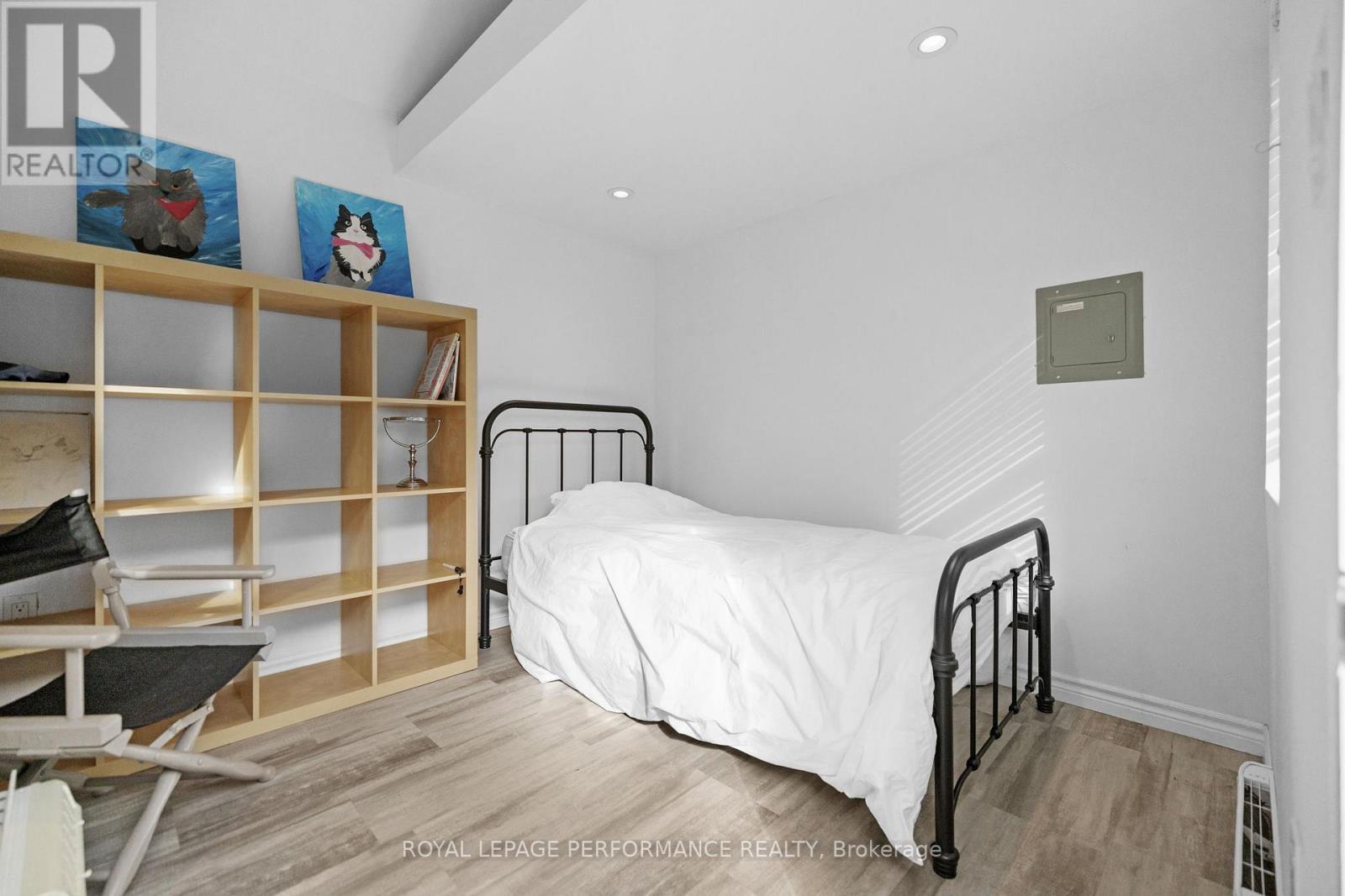 81 IVY CRESCENT - 36