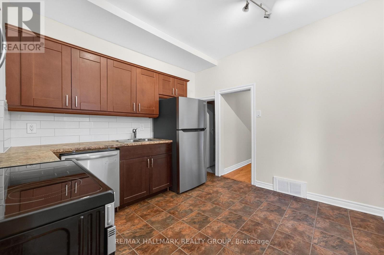 212 ARLINGTON AVENUE - 13