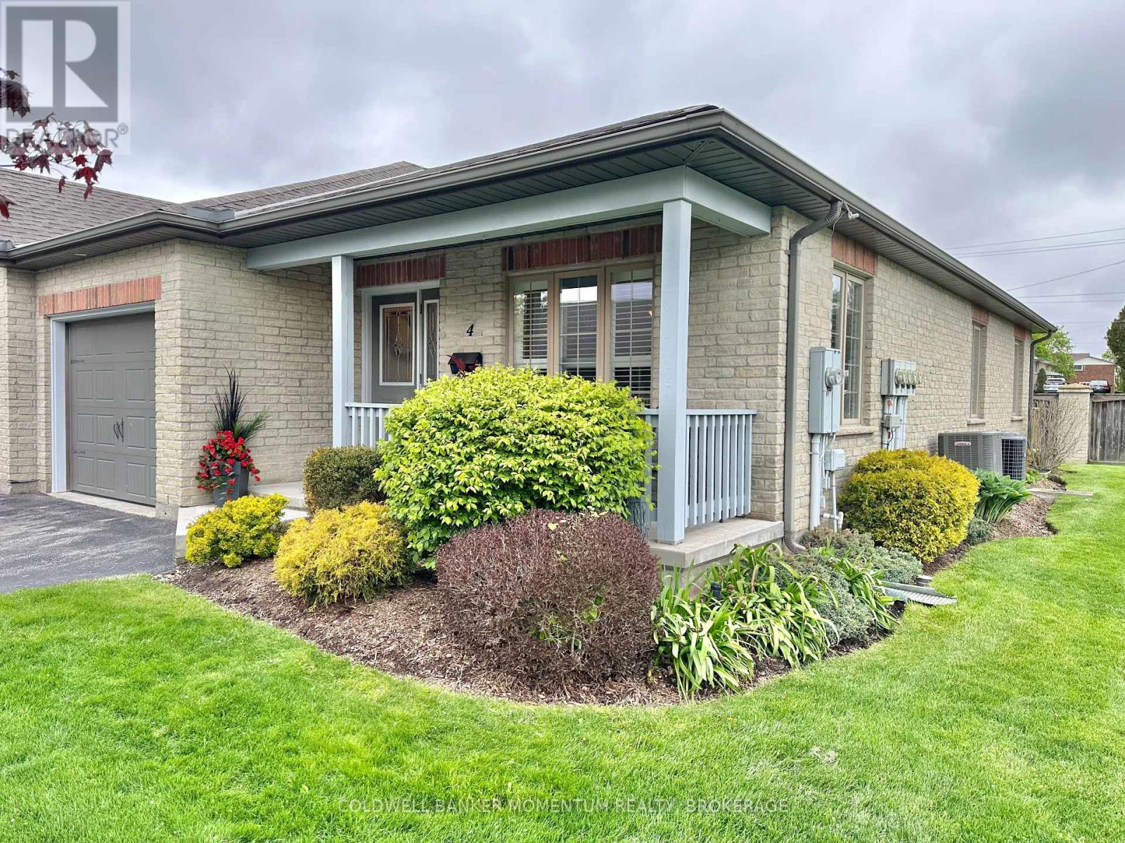 #4 409 QUEEN STREET S - 2