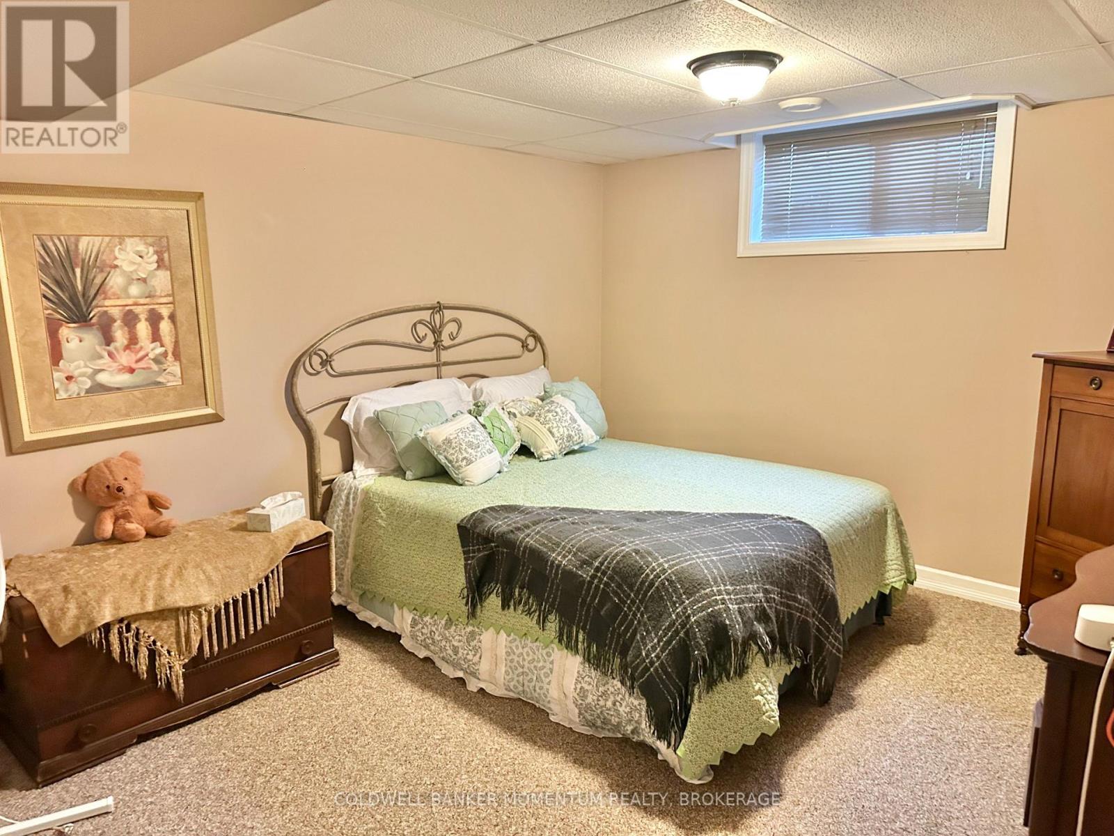 #4 409 QUEEN STREET S - 21