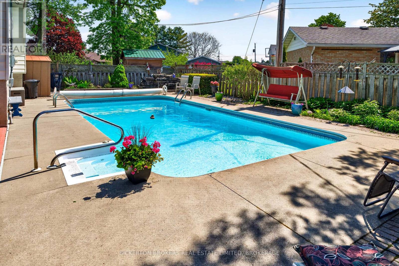 525 PINE STREET E - Image 3