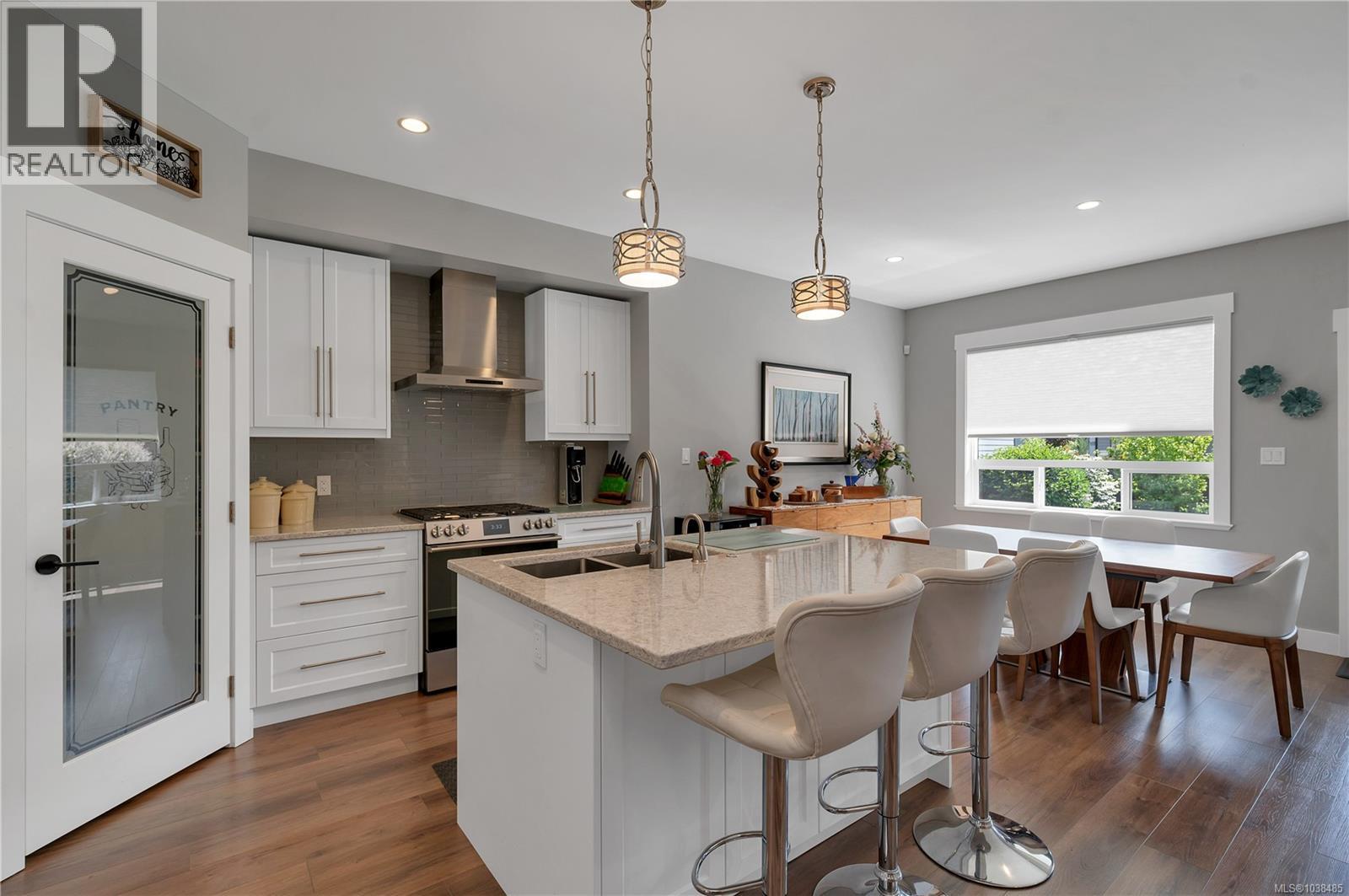 719 Sitka St - 2