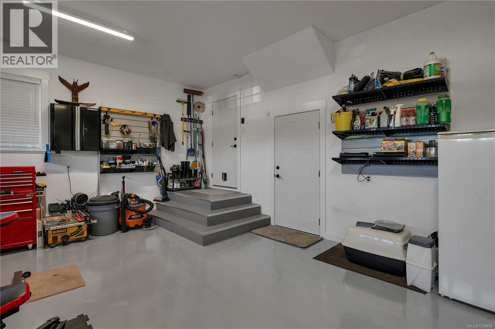 719 Sitka St - 32
