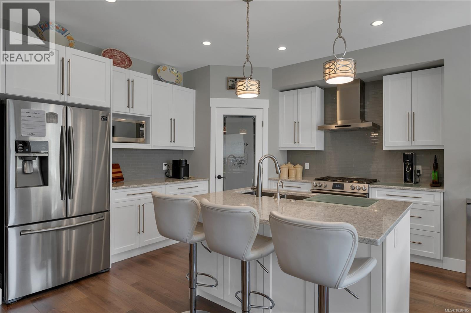 719 Sitka St - 4