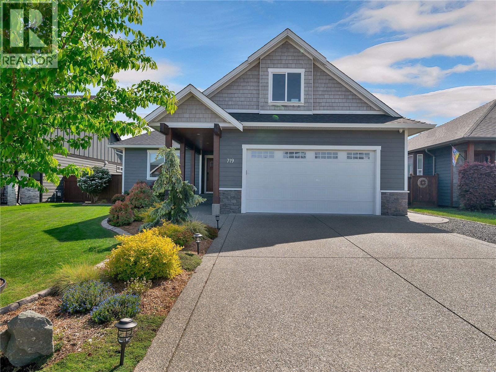 719 Sitka St - 45