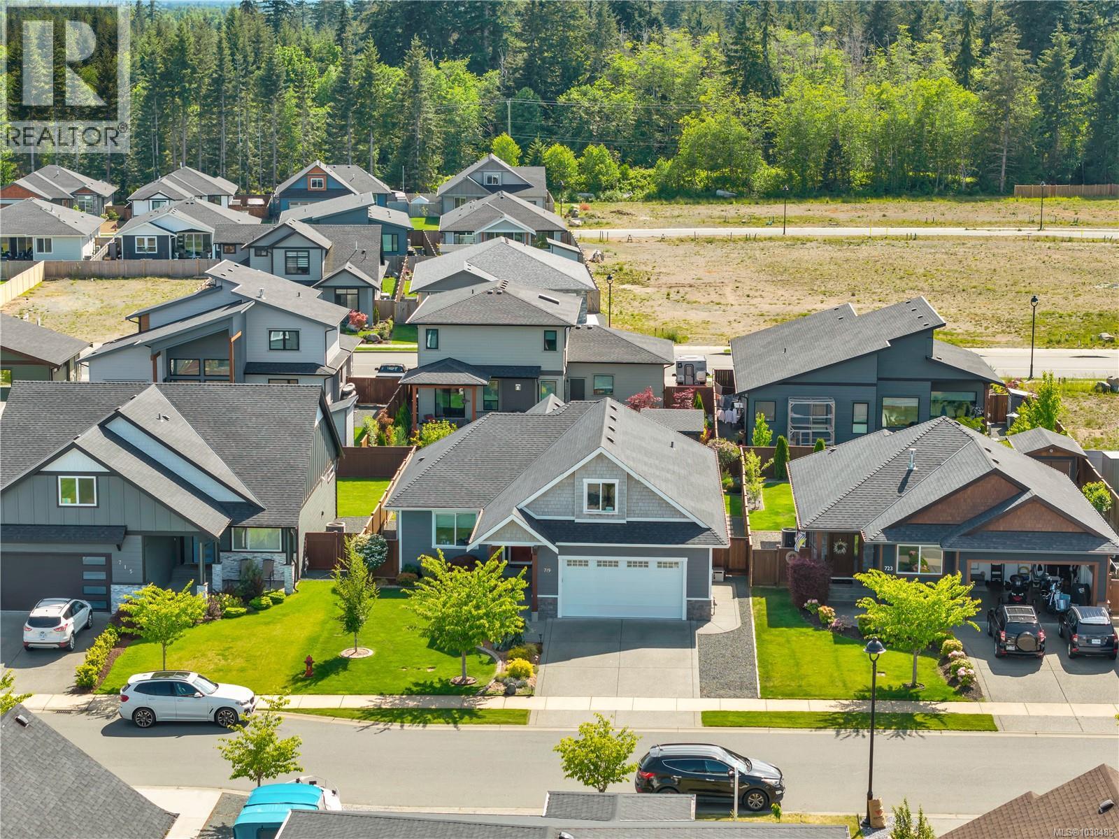 719 Sitka St - 52