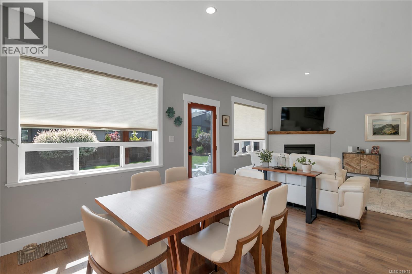 719 Sitka St - 7