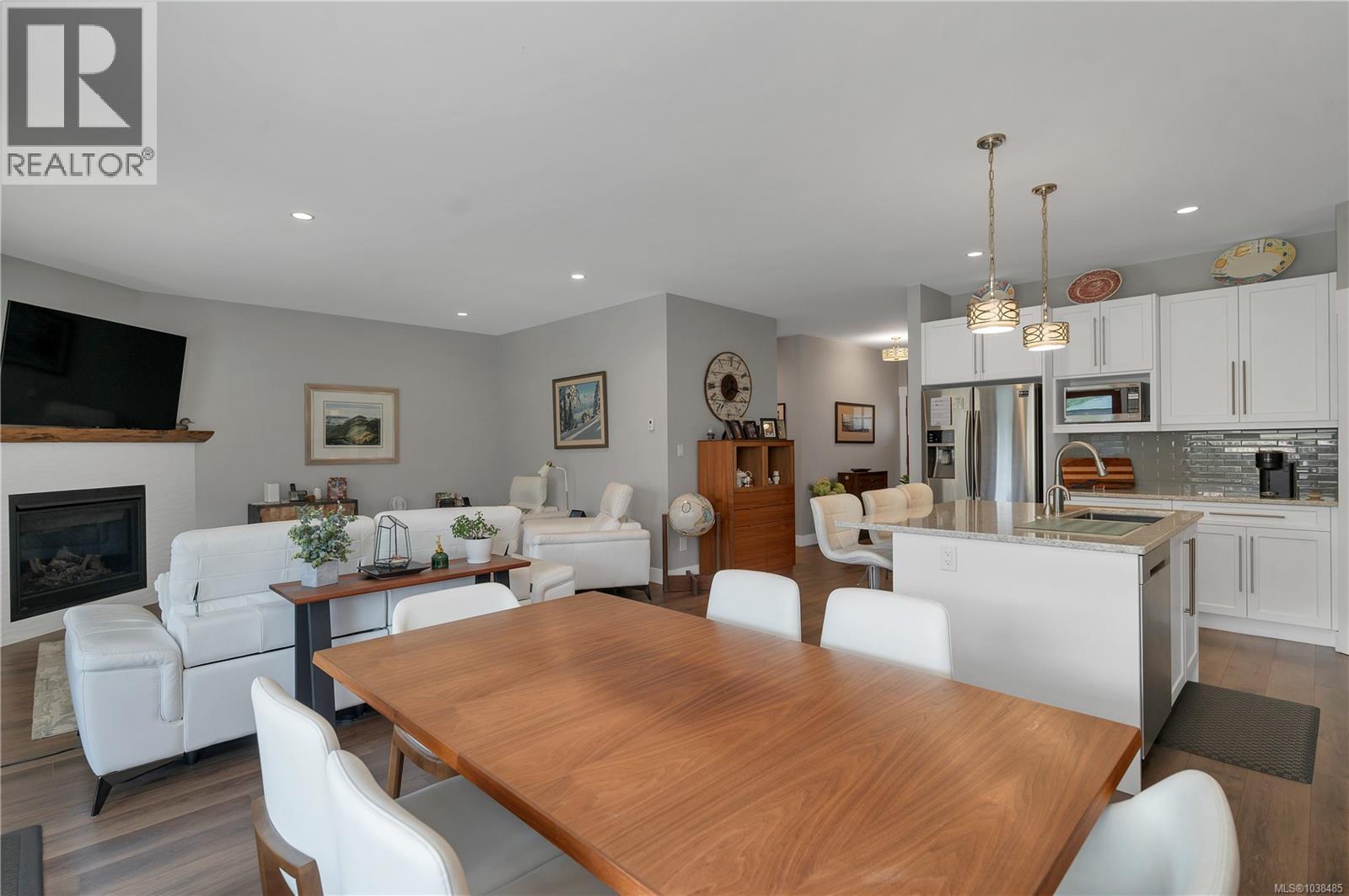 719 Sitka St - 8