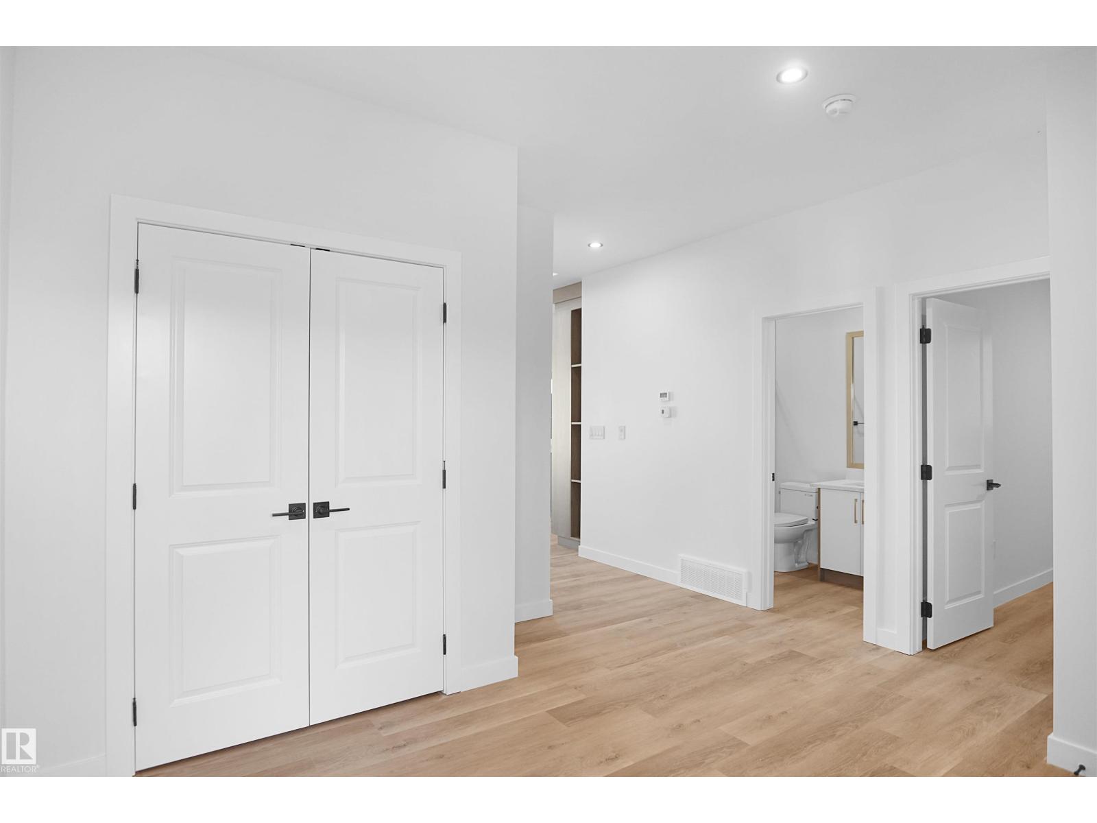 6403 29 AVE SW - Image 2