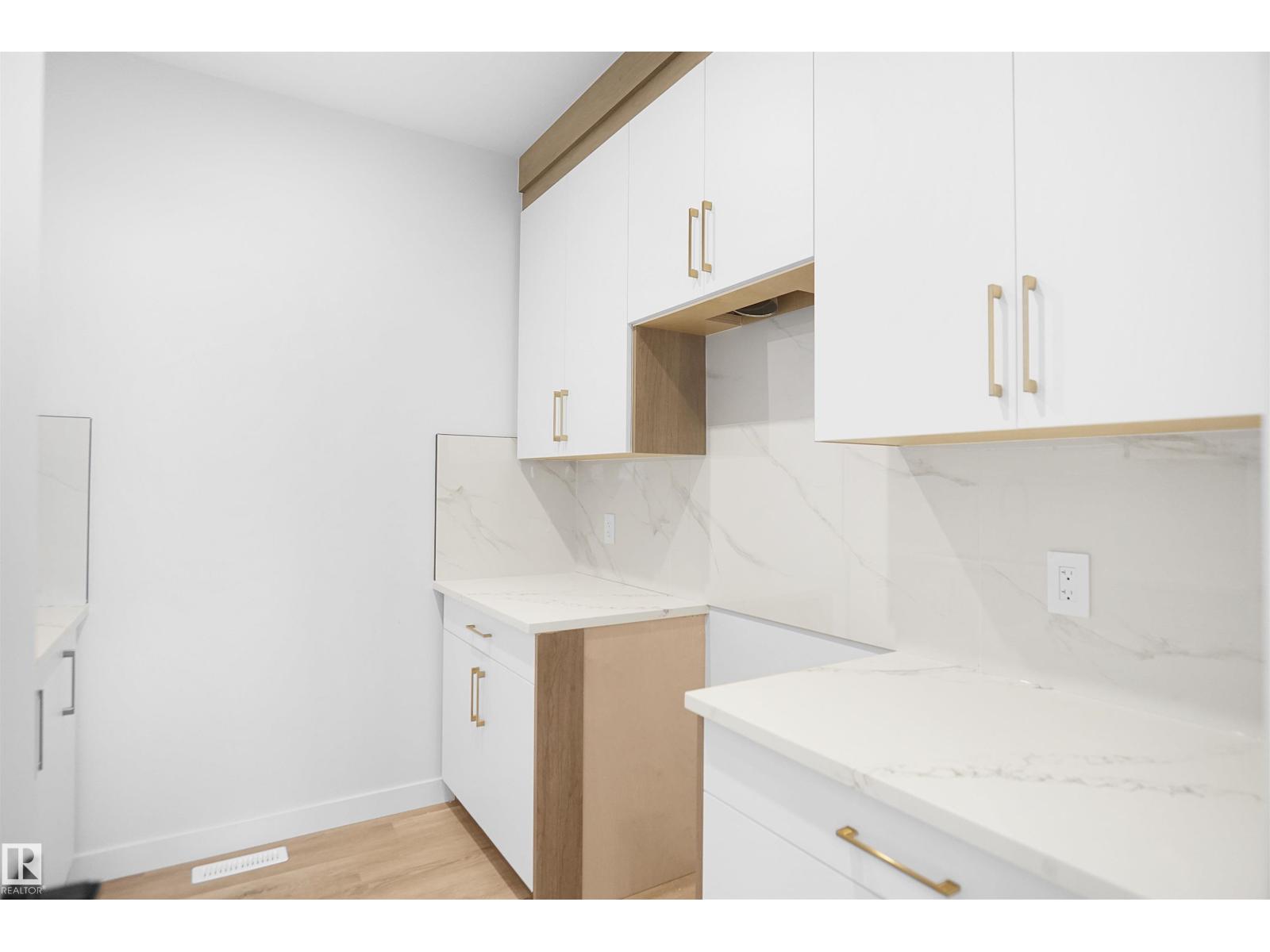 6403 29 AVE SW - 12