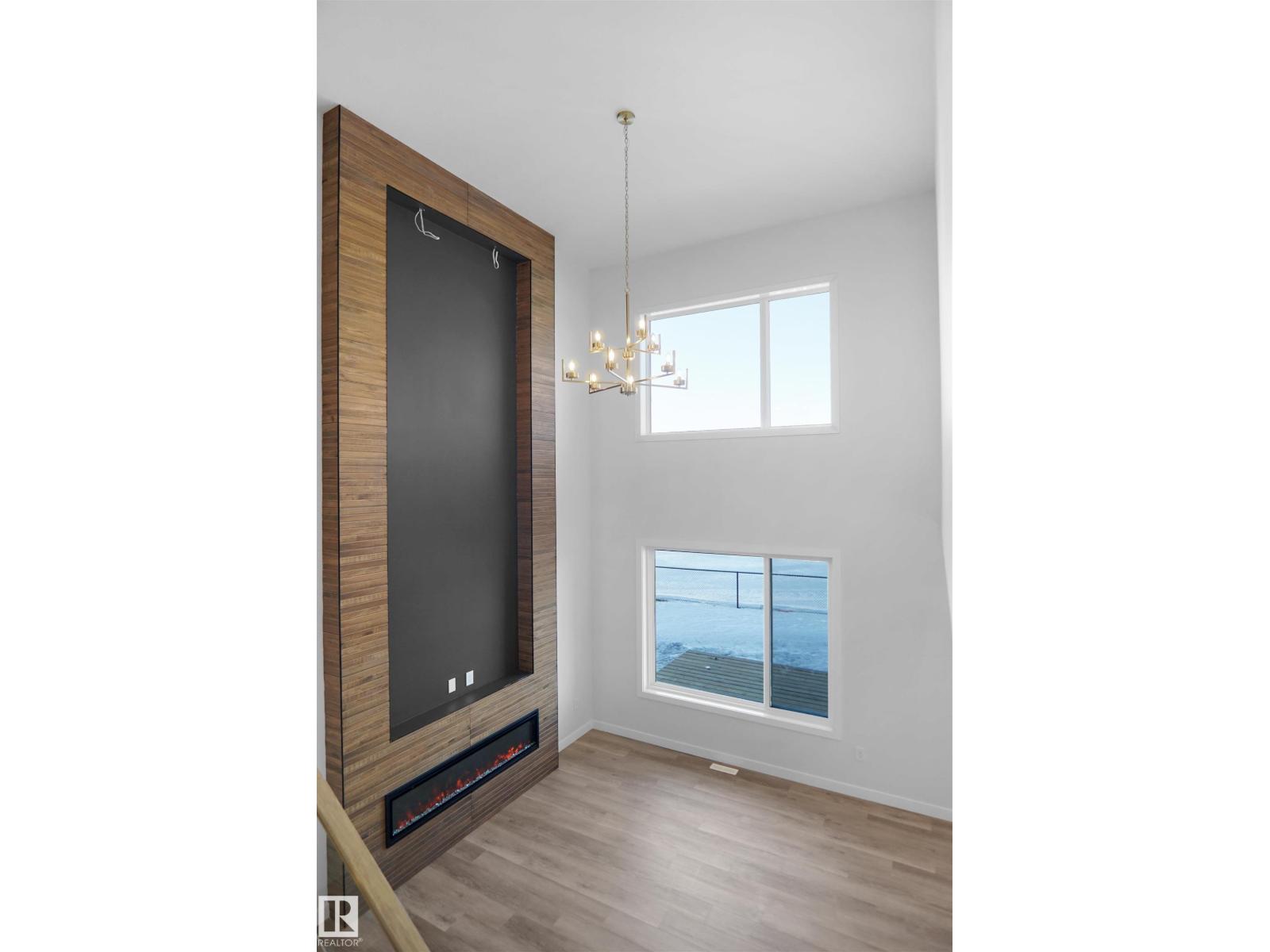 6403 29 AVE SW - 33