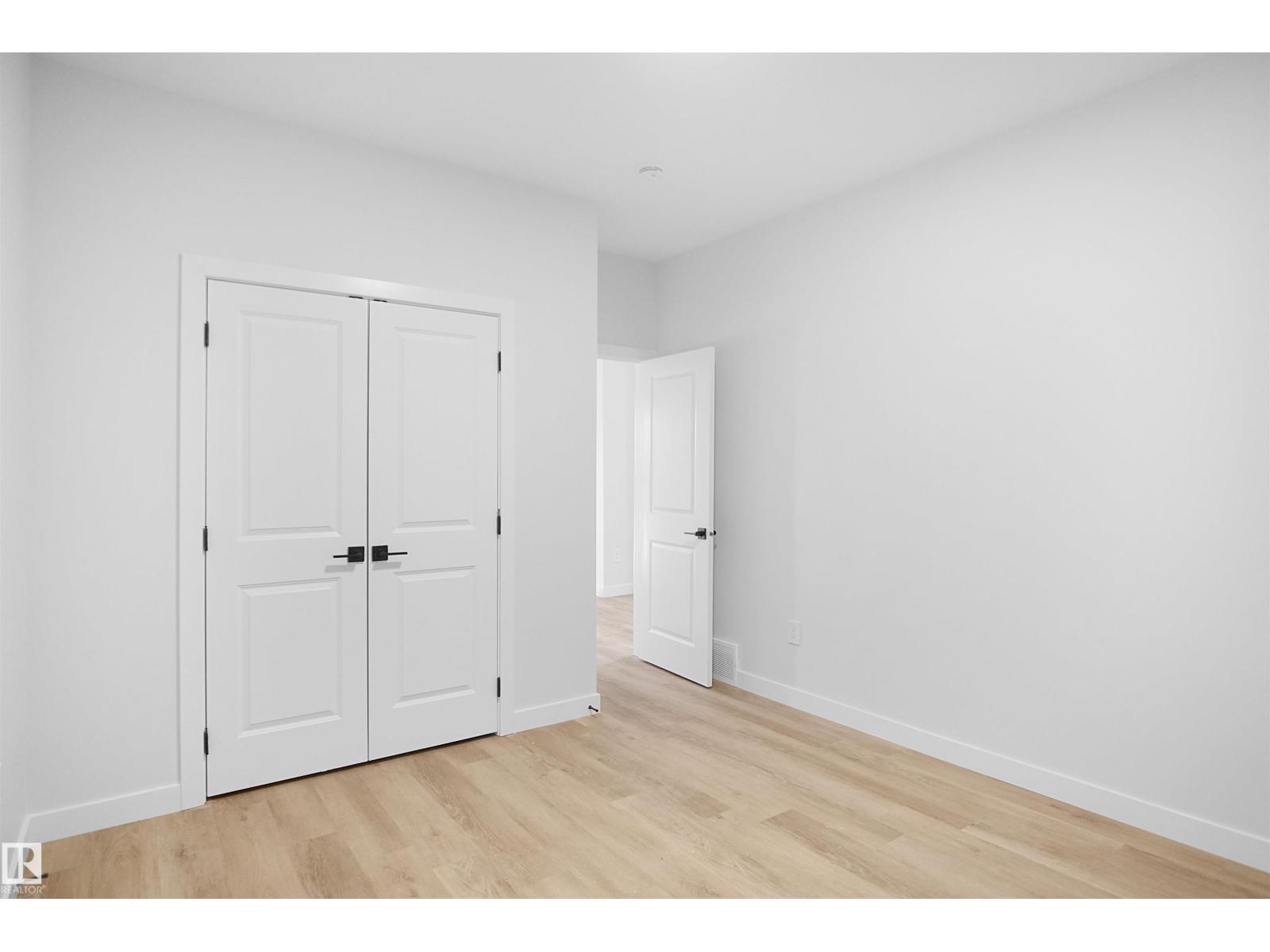 6403 29 AVE SW - 4