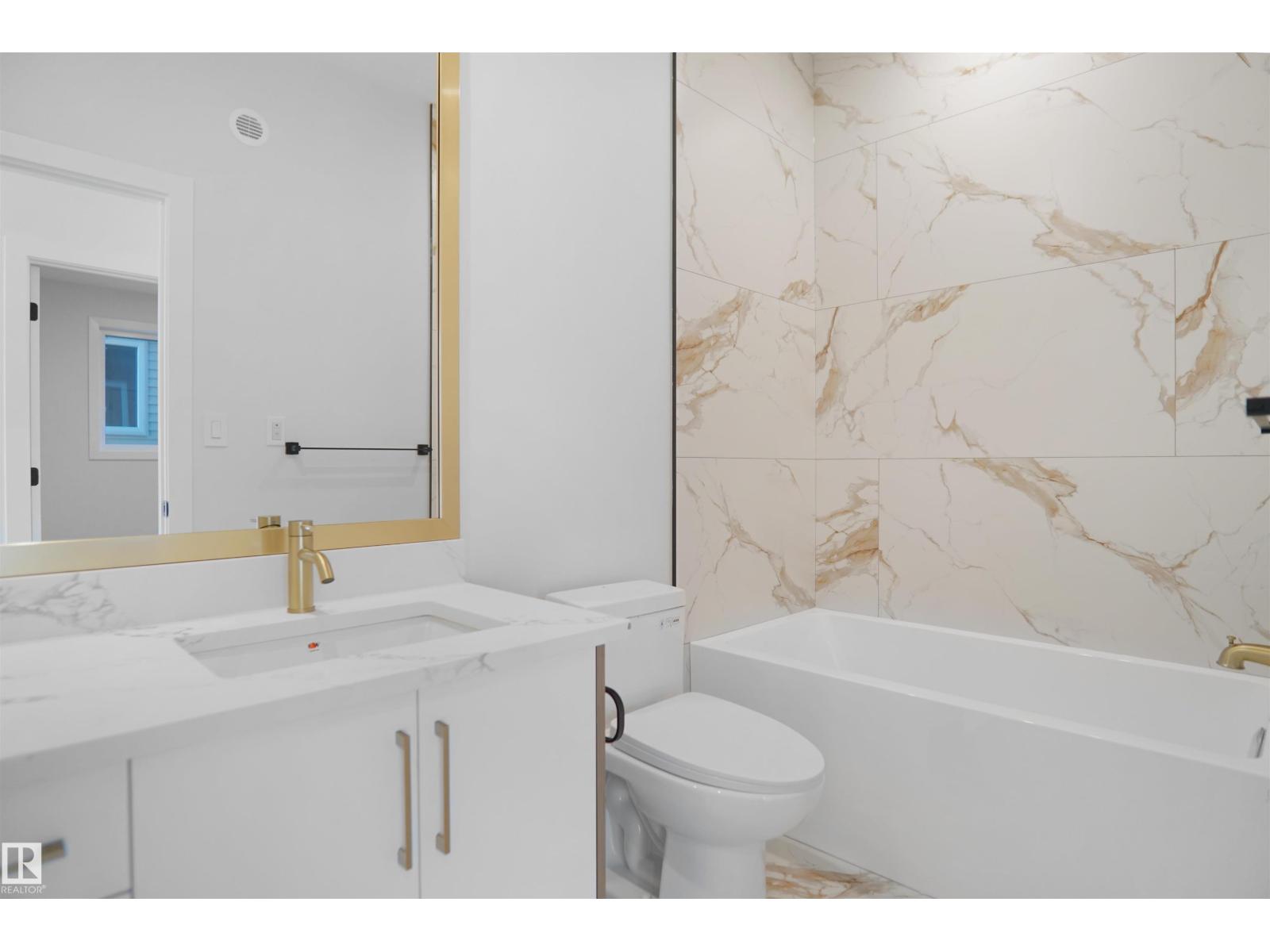6403 29 AVE SW - 32