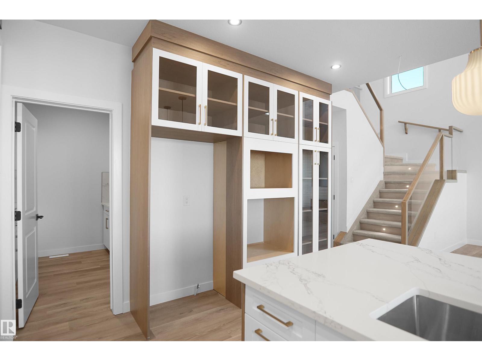 6403 29 AVE SW - 11