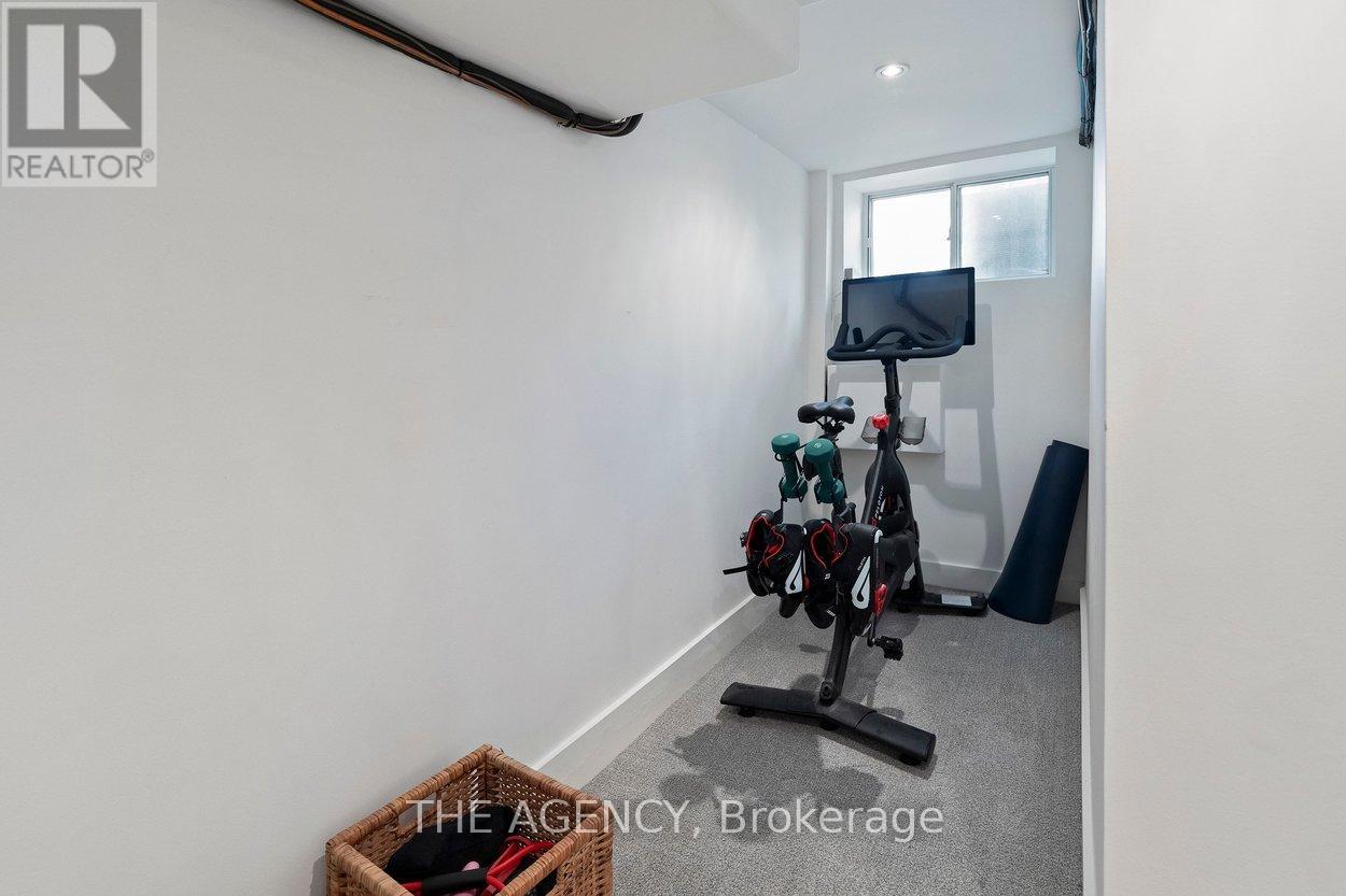 110 HASTINGS AVENUE - 33