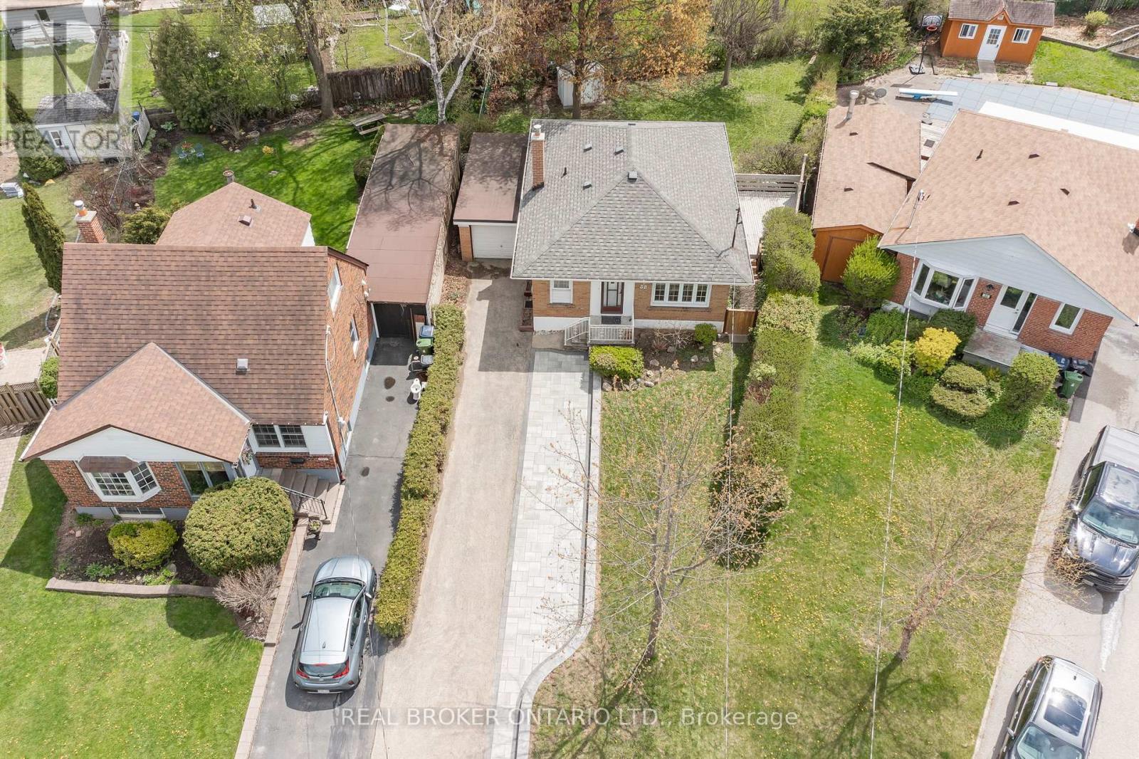 32 CHRISTINA CRESCENT - 26