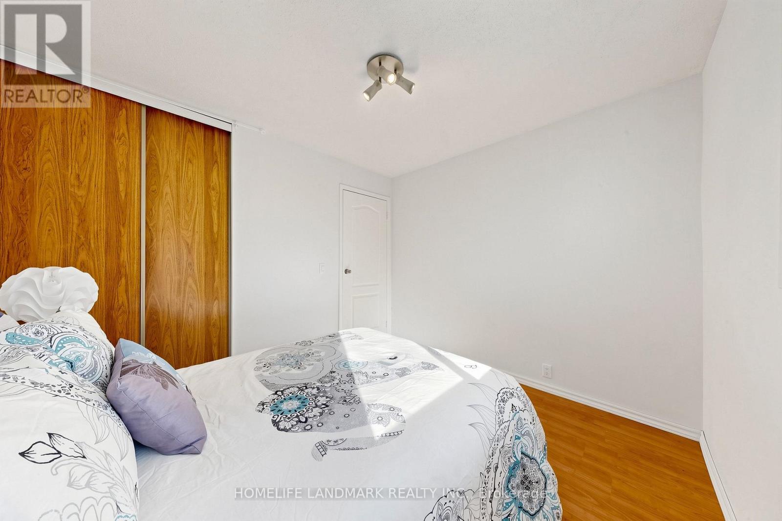 37 TREETOPS COURT - 32