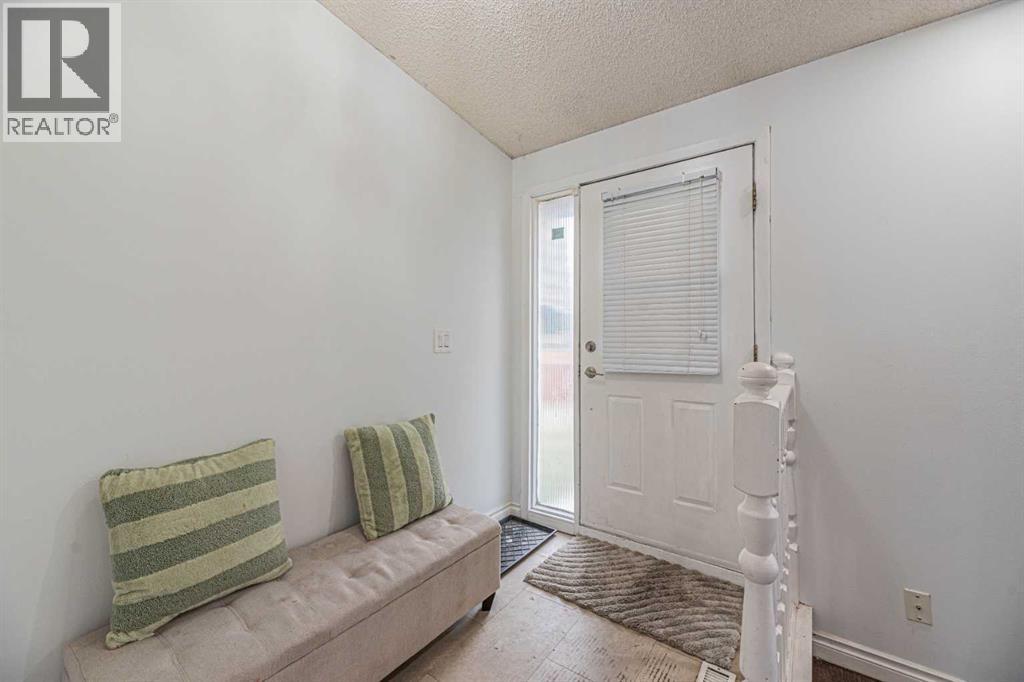64 Castledale Crescent NE - 4