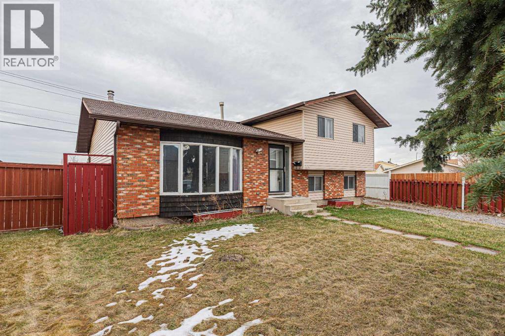 64 Castledale Crescent NE - 2
