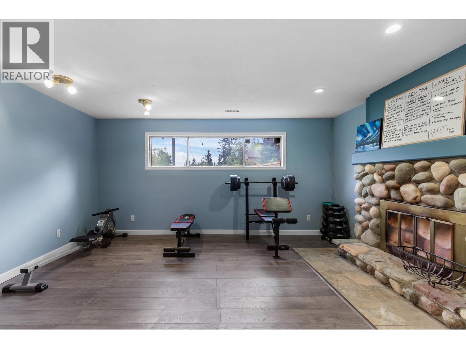 3127 WALLACE CRESCENT - 21