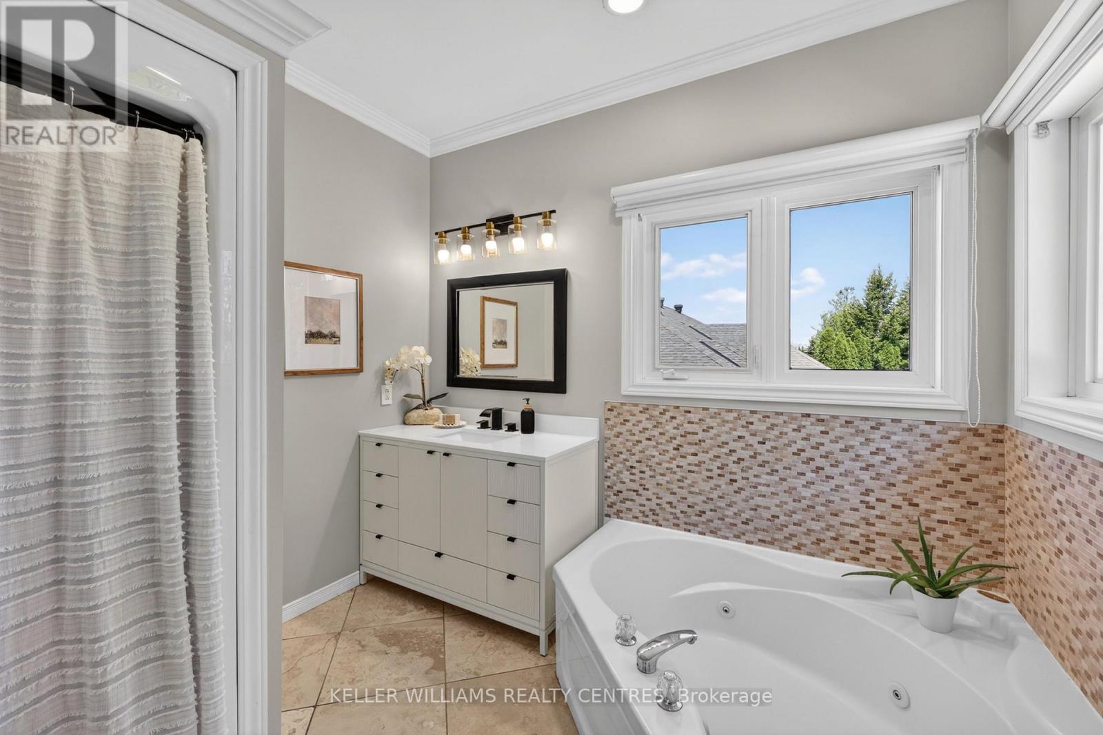 50 GLENHURON DRIVE - 17