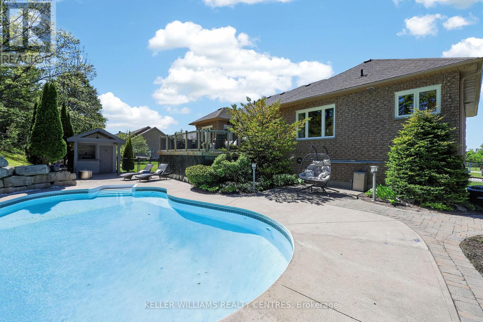 50 GLENHURON DRIVE - 32