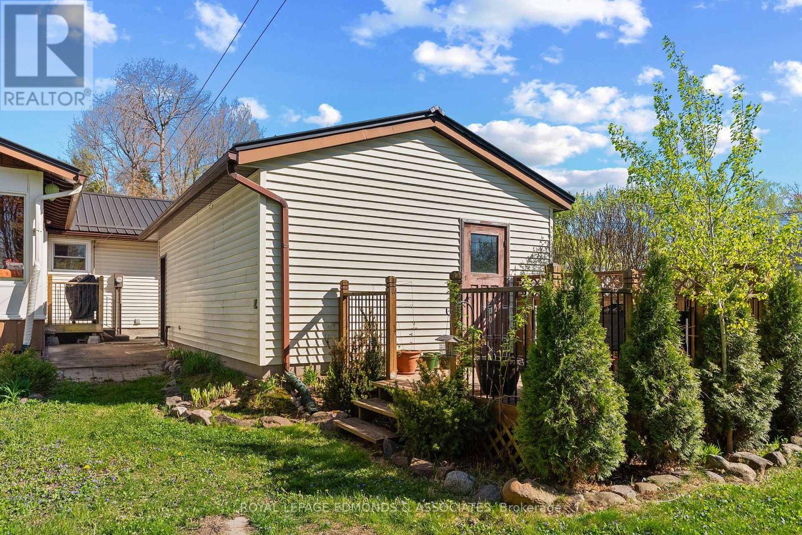 5 LASALLE DRIVE - 43