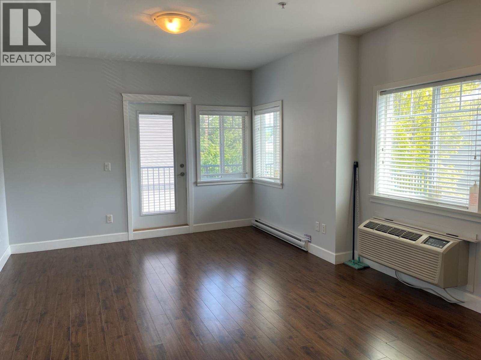 #203 2799 CLAPPERTON Avenue - 5