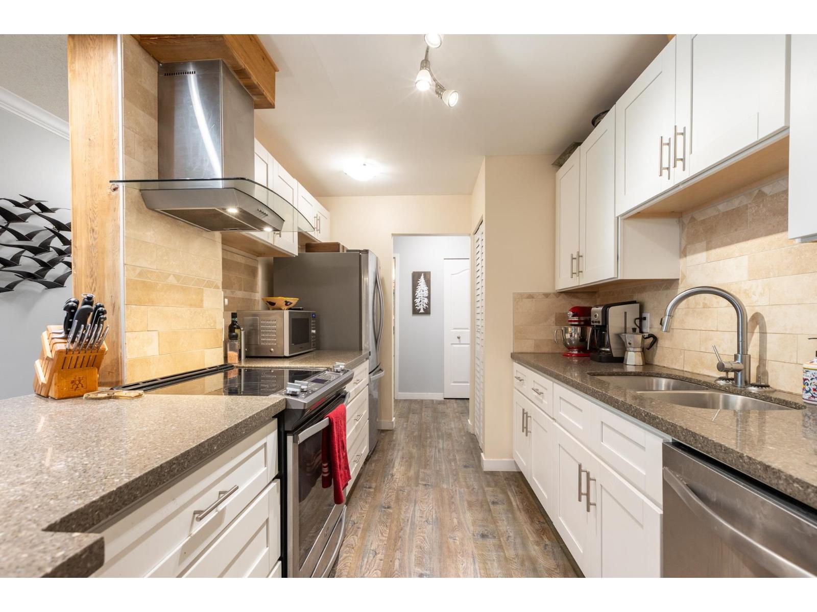 2 Bed, 1 Bath Apartment for Sale in Surrey – 308 1720 SOUTHMERE CRESCENT, Surrey – MLS# R3126644 - Image 11